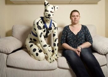 المسمار الإلكتروني | الكلاب البشرية تنتشر في العالم وتغزو الوطن العربي