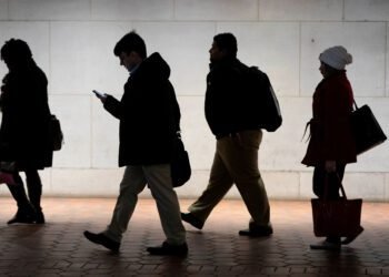 المسمار الإلكتروني | تباطؤ نمو الوظائف في أمريكا يدفع الدولار للارتفاع ومؤشرات الحذر في أسواق الأسهم