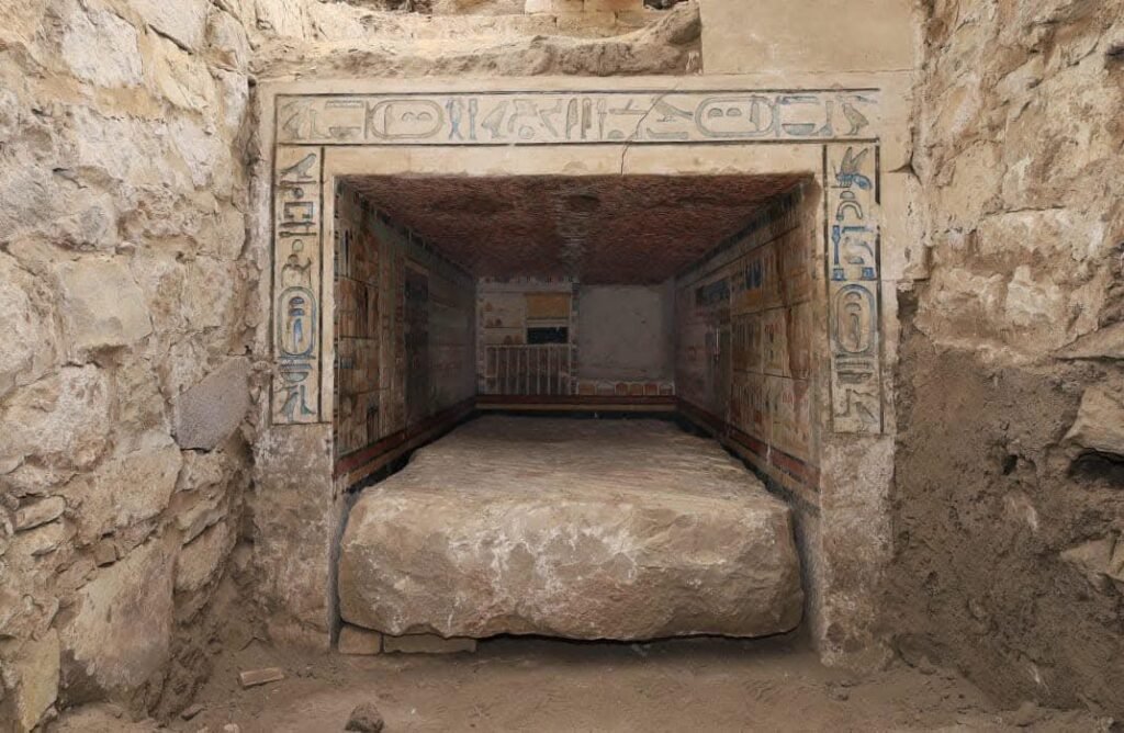 المسمار الإلكتروني | اكتشاف أثري جديد في سقارة: مصطبة لطبيب من عهد الملك بيبي الثاني