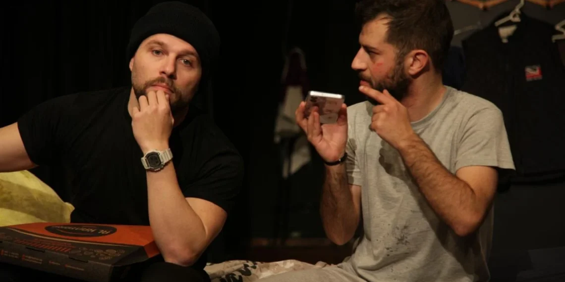 المسمار الإلكتروني | "كاستنغ أمني".. تألق تمثيلي وجمالية نصية في مسرحية تكسر الجمود