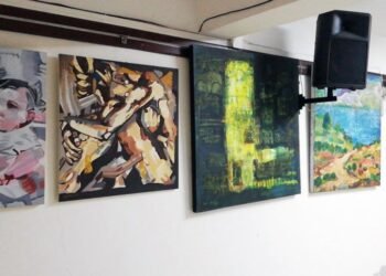 المسمار الإلكتروني | فنانون تشكيليون سوريون يجسدون رؤية لسوريا موحّدة في معرض باللاذقية.