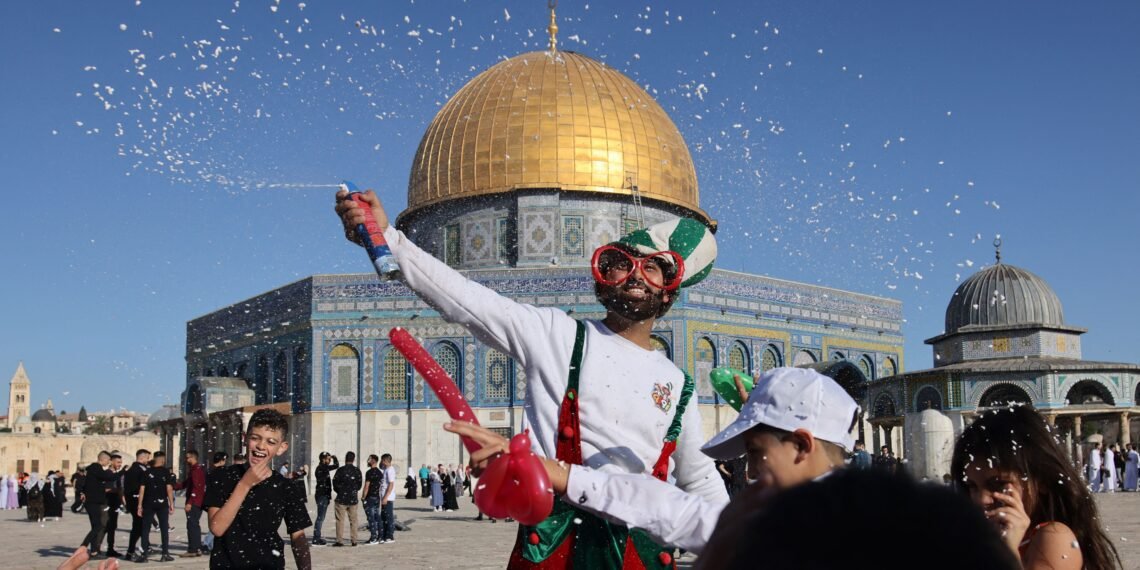 عيد الفطر 1446: بين الرؤية البصرية والحسابات الفلكية.. العالم الإسلامي على أعتاب اختلاف جديد! 1 المسمار الإلكتروني | عيد الفطر 1446: بين الرؤية البصرية والحسابات الفلكية.. العالم الإسلامي على أعتاب اختلاف جديد!