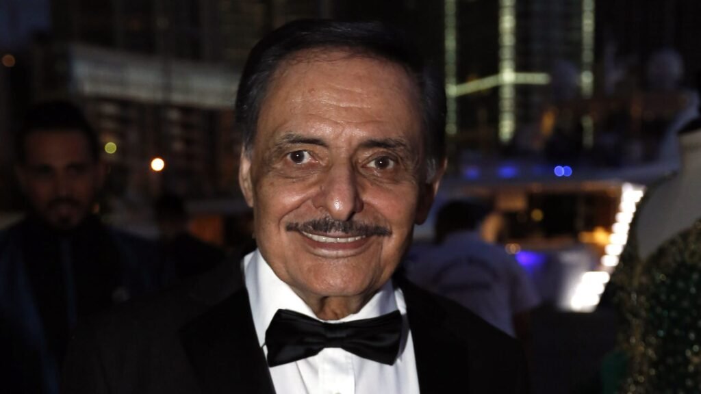 المسمار الإلكتروني | أنطوان كرباج: ملك المسرح يترجّل... تاركاً وراءه إرثاً فنياً يخلّد اسمه في سماء الإبداع..