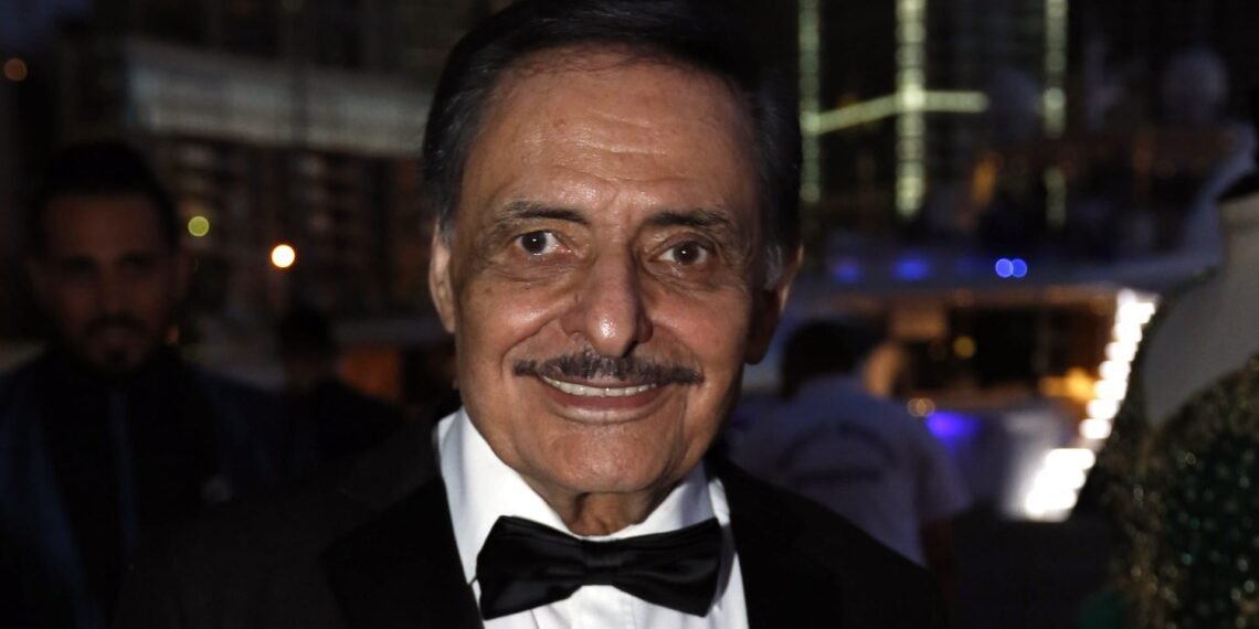 المسمار الإلكتروني | أنطوان كرباج: ملك المسرح يترجّل... تاركاً وراءه إرثاً فنياً يخلّد اسمه في سماء الإبداع..