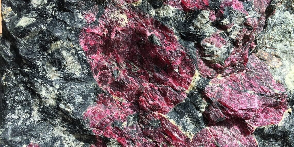 اكتشاف معدن جديد في روسيا: برونوفسكايت يُضاف إلى قائمة المعادن العالمية ببنية بلورية فريدة 1 المسمار الإلكتروني | اكتشاف معدن جديد في روسيا: برونوفسكايت يُضاف إلى قائمة المعادن العالمية ببنية بلورية فريدة