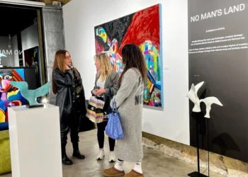 المسمار الإلكتروني | من التشكيل إلى النحت: معرض في بيروت يحتفي بإبداع المرأة بمناسبة يومها العالمي..