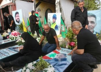 المسمار الإلكتروني | أعياد على أعتاب الشهادة: حين تصبح القبور محجة الفرح..