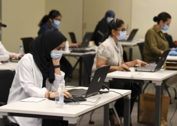 المسمار الإلكتروني | من دفتر المصروفات إلى قاعة المحاضرات.. كيف توازن بين جيبك ومستقبل أبنائك التعليمي؟