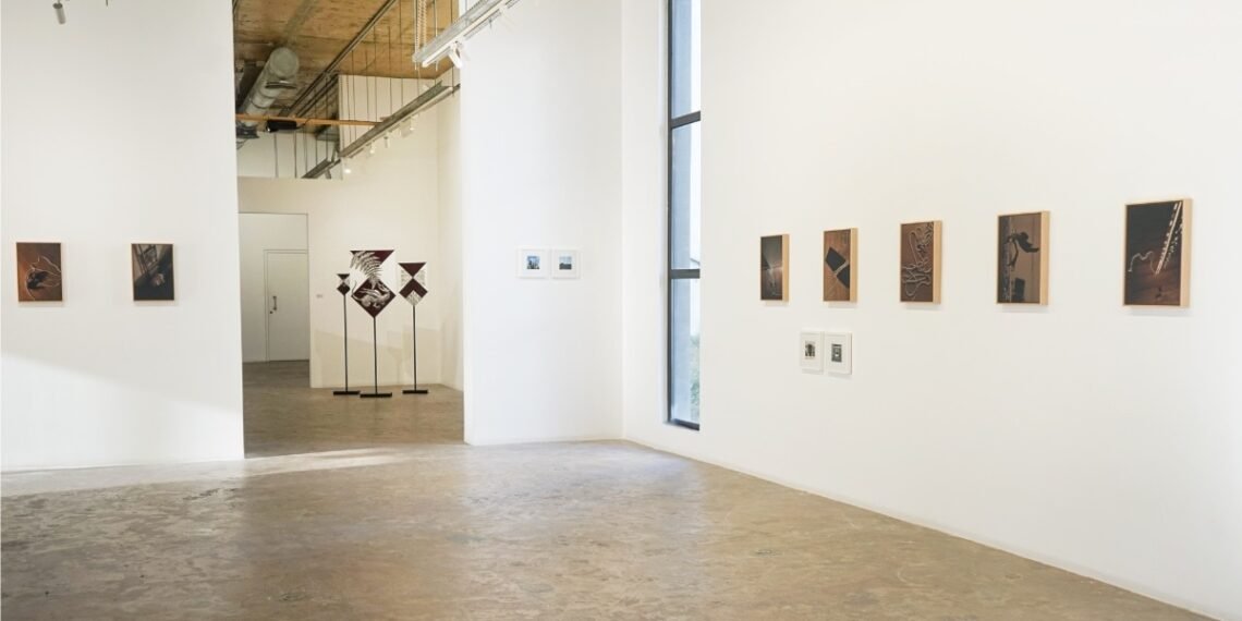 "أثر": معرض فني يبحث في ذاكرة لبنان من الانتفاضة إلى الحرب 1 المسمار الإلكتروني | "أثر": معرض فني يبحث في ذاكرة لبنان من الانتفاضة إلى الحرب