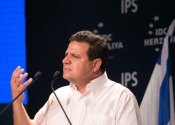 المسمار الإلكتروني | كاتب إسرائيلي ينتقد بشدة السياسيين الذين يبررون استمرار الحرب على غزة ويحذر من عواقبها