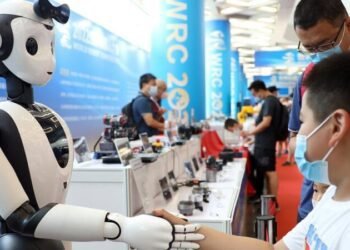 المسمار الإلكتروني | روبوتات شبيهة بالبشر تقدم عرضًا مذهلاً في "المؤتمر العالمي للذكاء الاصطناعي" في الصين