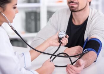 المسمار الإلكتروني | الضغط الدموي: بين التشخيص والعلاج، ما الذي يجب أن تعرفه؟