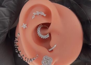 المسمار الإلكتروني | بين الجمال والهوية: الثقب كتجربة بلا ألم مع الفنانة الشابة سارة عمران..