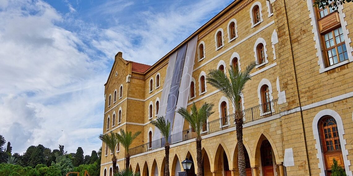 الجامعة الأميركية في بيروت تحت مجهر التطبيع! 1 المسمار الإلكتروني | الجامعة الأميركية في بيروت تحت مجهر التطبيع!