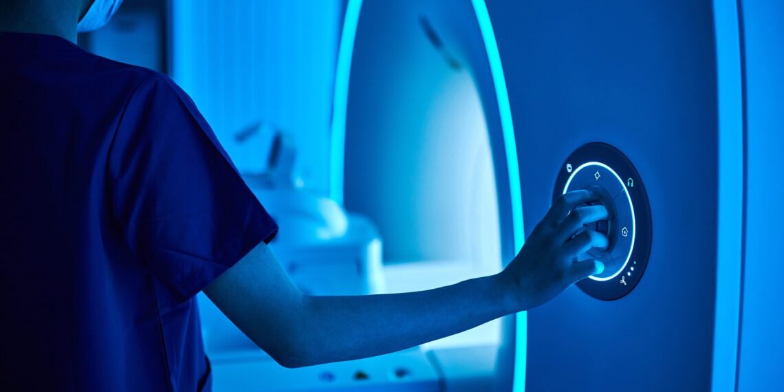 ثورة في الطب النووي: كاشفات البيروفسكايت توفر تصويراً أدق وأماناً أكبر للمرضى