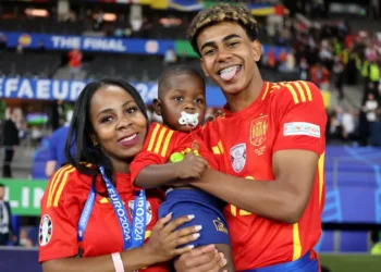 لامين جمال: نجم شاب يتألق في الملاعب وفي الحياة