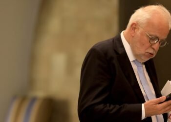 المسمار الإلكتروني | من مكافحة تبييض الأموال إلى تبييض الصلاحيات: مشروع قانون كتّاب العدل