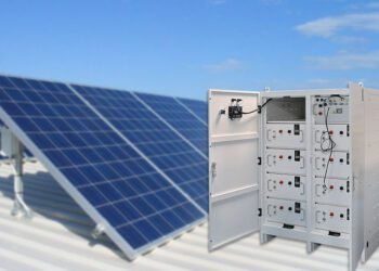 المسمار الإلكتروني | بطاريات الليثيوم في لبنان: سلعة "إنقاذ" أم عنوان جديد للانهيار؟