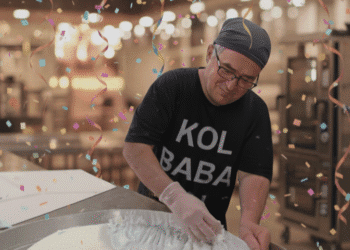 المسمار الإلكتروني | خليل ابراهيم.. رجل الأرز الذي يعجن السعادة من زبدة وسكر وحنين