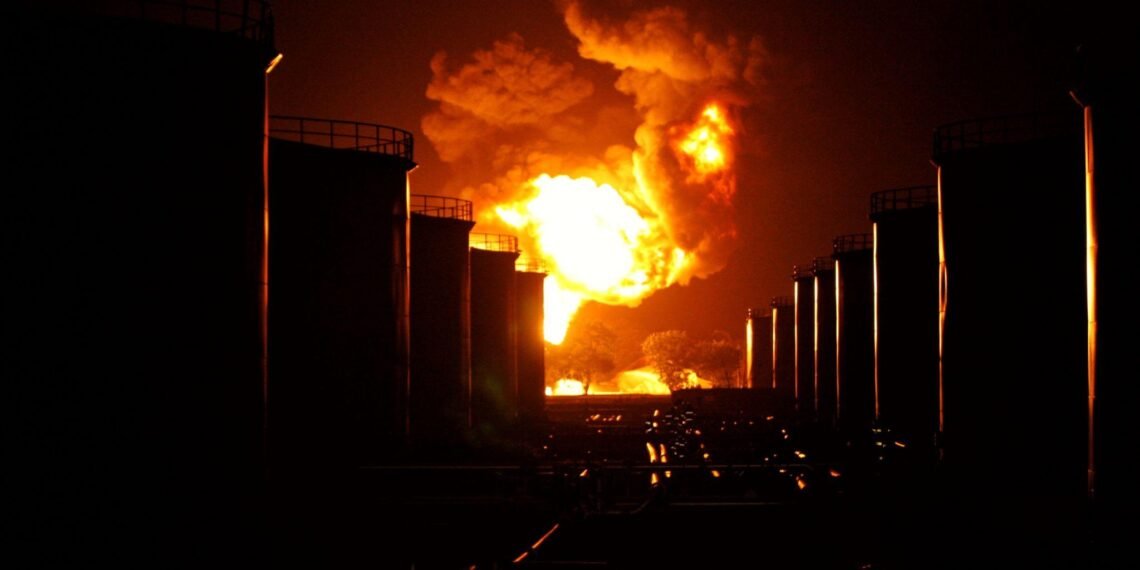 المنطقة على صفيح ساخن: هل يشعل مضيق هرمز أزمة نفط عالمية؟