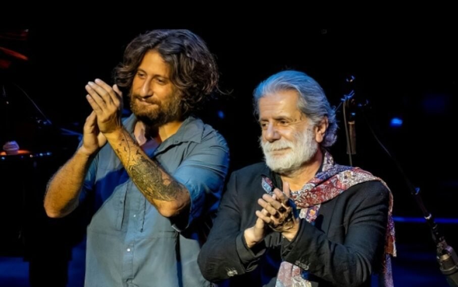 مهرجان البستان الدولي.. افتتاح بنبرة عائلية في مشهد رسمي ثقيل 1 مهرجان البستان الدولي.. افتتاح بنبرة عائلية في مشهد رسمي ثقيل