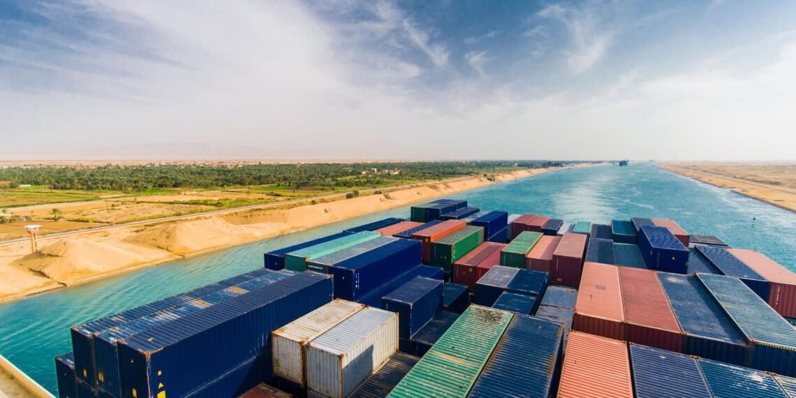 اقتصاد على حافة المضيق: العالم أمام اختبار جديد لسلاسل الإمداد