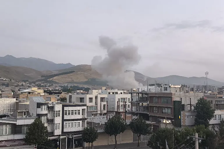 ضربات نهارية غير معتادة: رسائل التوقيت وحدود المفاجأة في الهجوم على إيران! 1 ضربات نهارية غير معتادة: رسائل التوقيت وحدود المفاجأة في الهجوم على إيران!