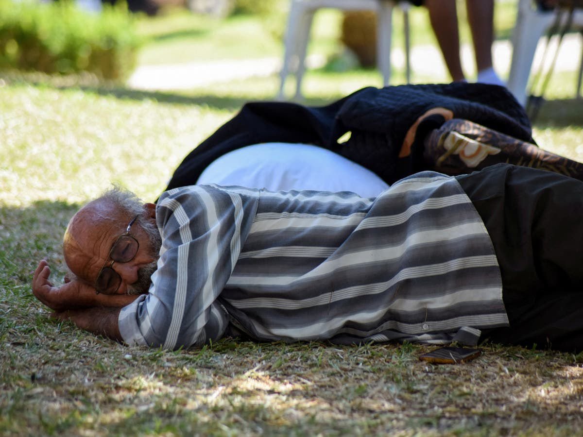 المسمار الإلكتروني | تحت المطر وفي الشوارع: رمضان يثقل كاهل نازحي الجنوب والضاحية في بيروت وصيدا..
