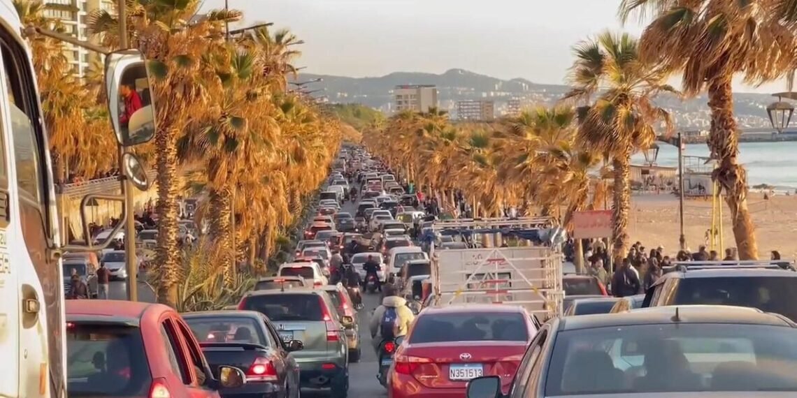 النزوح في لبنان بين القصف والشارع: مشاهد من واقع يعيشه الناس