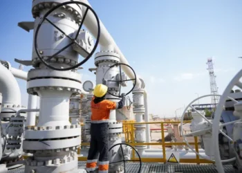 قفزة النفط وتعطل صادرات قطر: صدمة طاقة تهدد الإمدادات العالمية