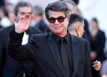 “لن أكون لاجئاً”: جعفر بناهي يعود إلى إيران رغم حكم السجن!