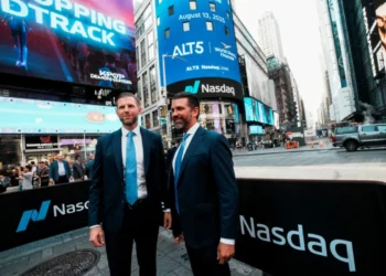 استثمار الحروب: قراءة اقتصادية في تحركات أبناء دونالد ترامب في سوق الطائرات المسيّرة