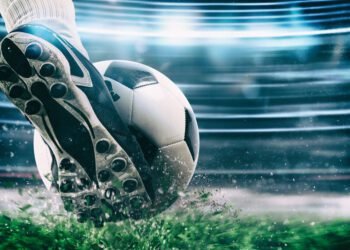 كرة القدم في عصر الانضباط الرقمي: قوانين جديدة لمواجهة فوضى الملاعب..