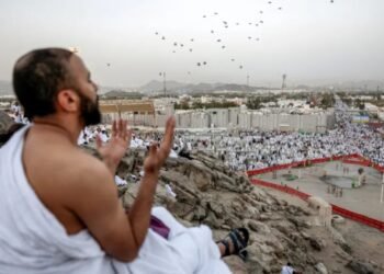من مختبر البكتيريا إلى رحاب مكة.. حكاية الطبيب الهولندي الذي قاده الحج إلى الإسلام