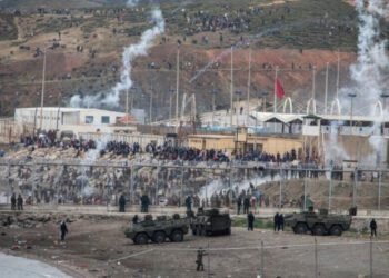 أزمة سبتة: تدفّق عشرات الآلاف من المهاجرين المغاربة وسط وفيات واستنفار أمني!