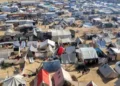 أفران النزوح في غزة: كيف تحوّل الصيف إلى خطر صحي داخل الخيام؟