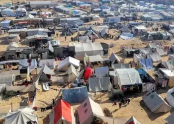 أفران النزوح في غزة: كيف تحوّل الصيف إلى خطر صحي داخل الخيام؟