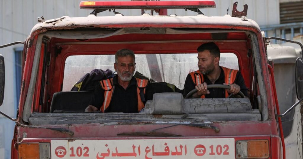 المسمار الإلكتروني | الدفاع المدني في غزة على حافة التوقف: آليات مدمرة ونداءات استغاثة بلا استجابة