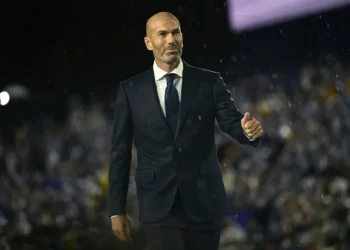زيدان يقترب من قيادة منتخب فرنسا خلفًا لديشان..
