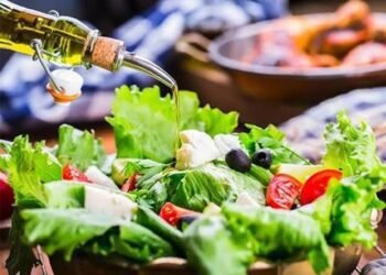 الغذاء وسرطان المعدة.. دراسة واسعة تحدد أطعمة مرتبطة بانخفاض الخطر وأخرى قد ترفعه