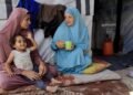 صلة الرحم في خيام غزة.. حين تصبح الزيارة رحلة شاقة!