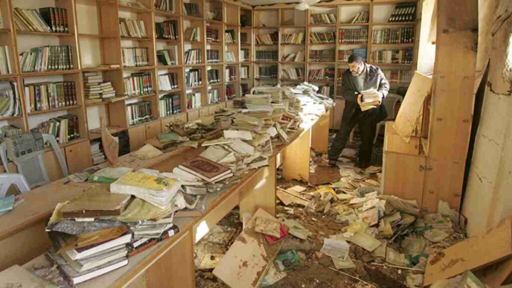المسمار الإلكتروني | ذاكرة تحت الركام: كيف محَت الحرب مكتبات جنوب لبنان؟