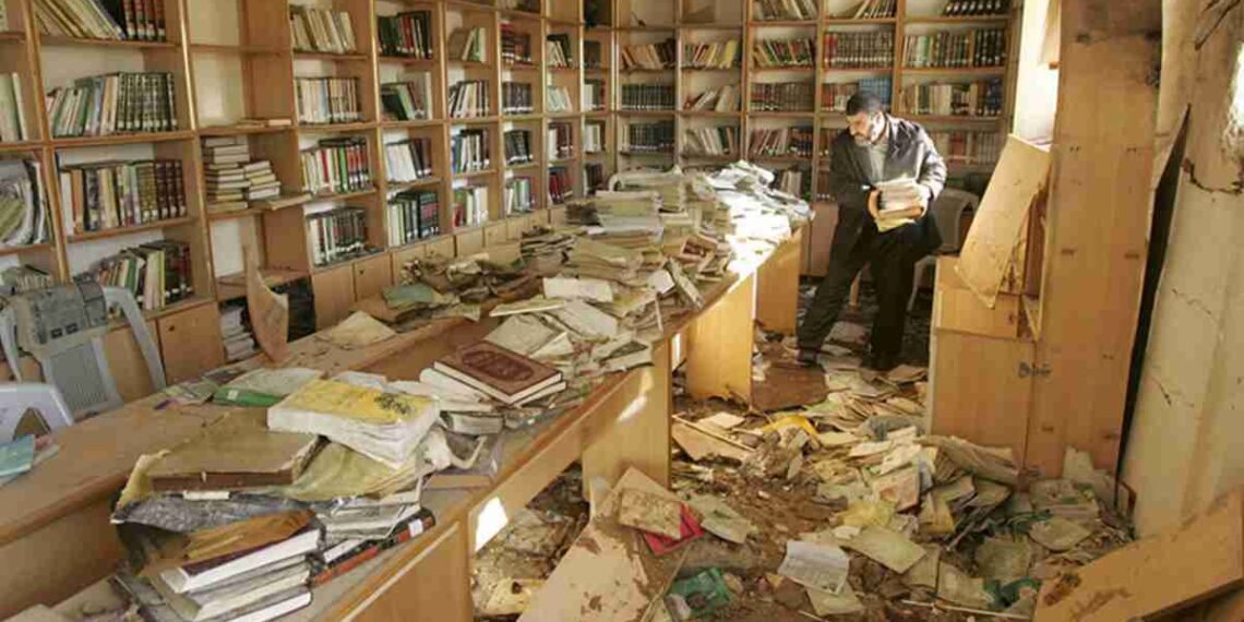 ذاكرة تحت الركام: كيف محَت الحرب مكتبات جنوب لبنان؟
