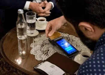 أول دفع إلكتروني ببطاقة فيزا في دمشق.. خطوة سورية نحو الاندماج المالي العالمي 2 أول دفع إلكتروني ببطاقة فيزا في دمشق.. خطوة سورية نحو الاندماج المالي العالمي