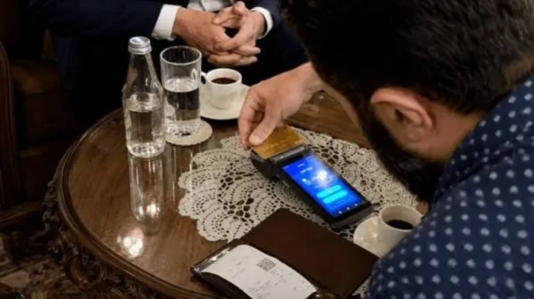 أول دفع إلكتروني ببطاقة فيزا في دمشق.. خطوة سورية نحو الاندماج المالي العالمي