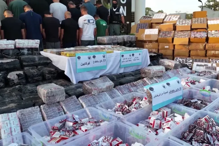 الجزائر تفكك شبكة دولية للمخدرات وتصادر أكثر من 10 ملايين كبسولة بريغابالين