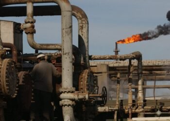 العراق يبحث عن منافذ بديلة للنفط.. أزمة هرمز تختبر شريان الاقتصاد العراقي 3 العراق يبحث عن منافذ بديلة للنفط.. أزمة هرمز تختبر شريان الاقتصاد العراقي