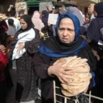المسمار الإلكتروني | خبز على المحك: مصريون يخشون فقدان آخر مظلة للدعم!
