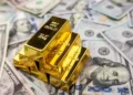 الذهب يعود إلى الواجهة.. هل يمهد ضعف الاقتصاد الأمريكي لموجة صعود جديدة؟