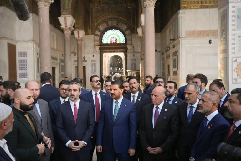 من مقام السيدة زينب إلى الجامع الأموي… هل تفتح زيارة الزيدي باباً جديداً للتعايش في سوريا؟ 1 HVudC0RXIAA2dwS-1793224831